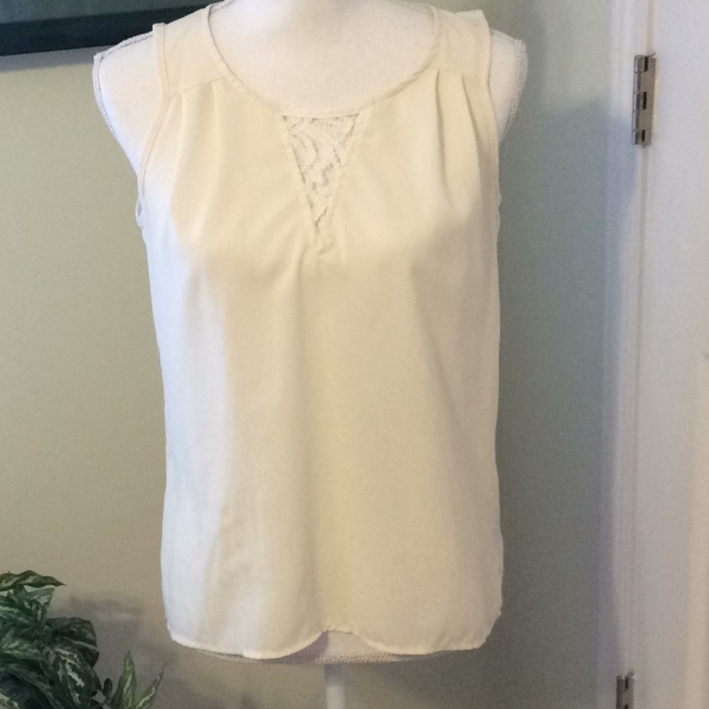 🦋Cream sleeveless hi-low blouse by Cynthia Rowley